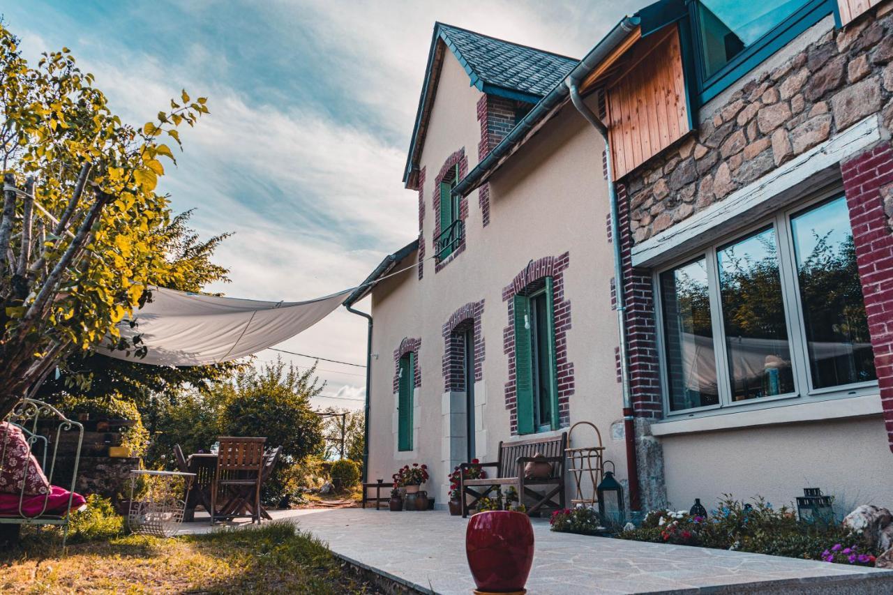 Bed and Breakfast Les Jardins De Nanine Lapleau Exterior foto