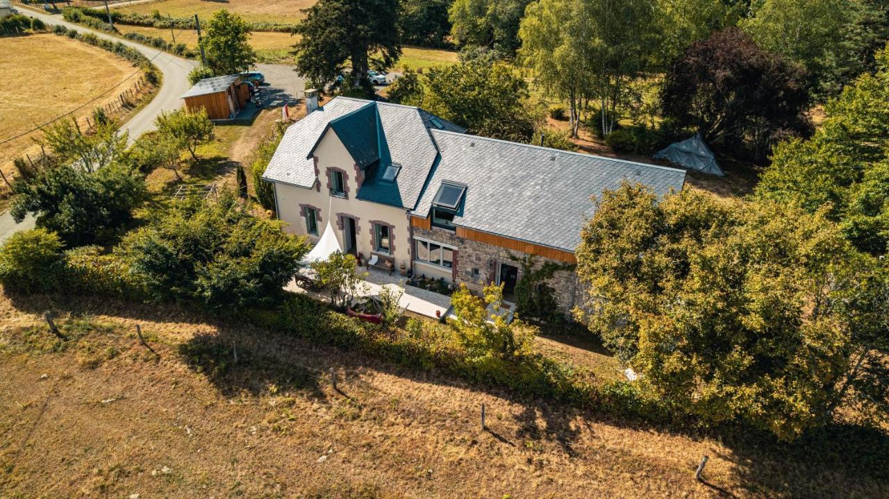 Bed and Breakfast Les Jardins De Nanine Lapleau Exterior foto