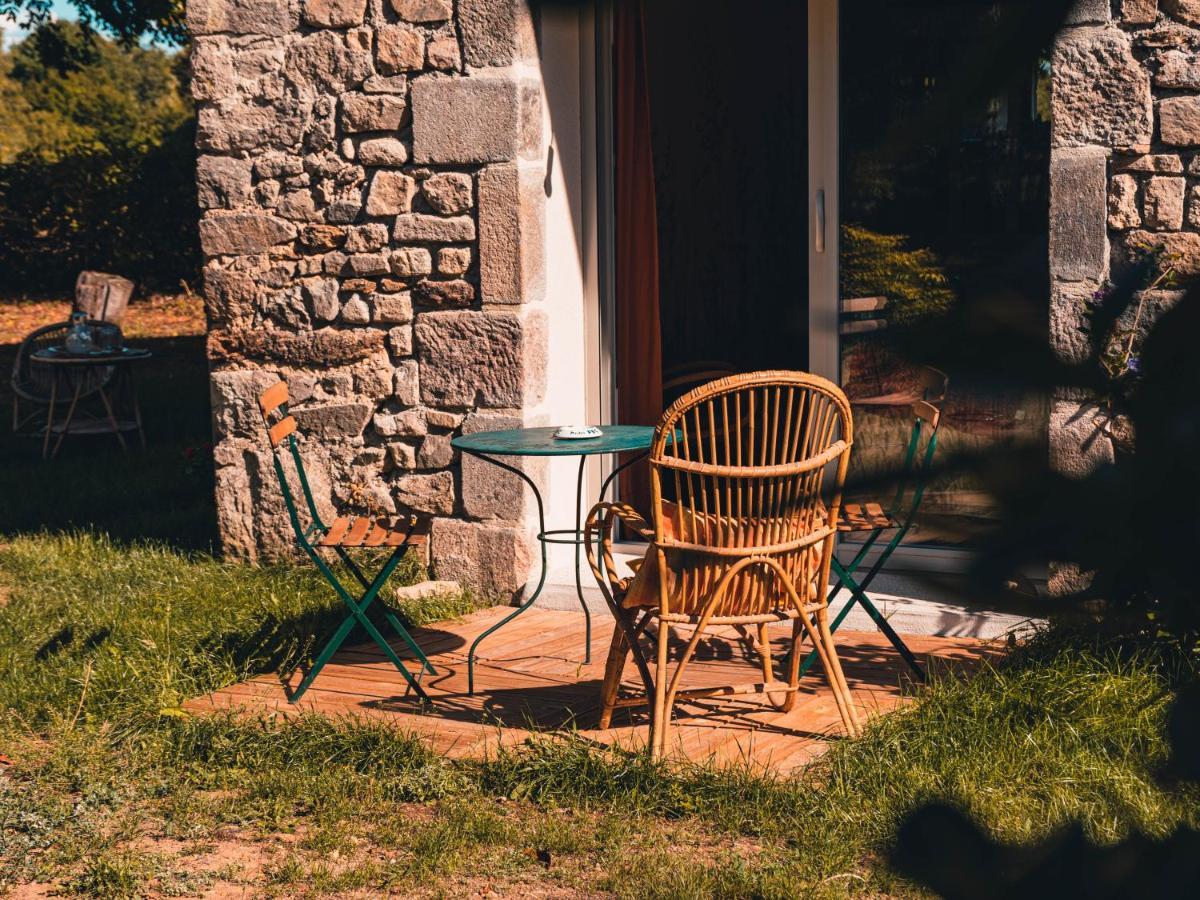 Bed and Breakfast Les Jardins De Nanine Lapleau Exterior foto